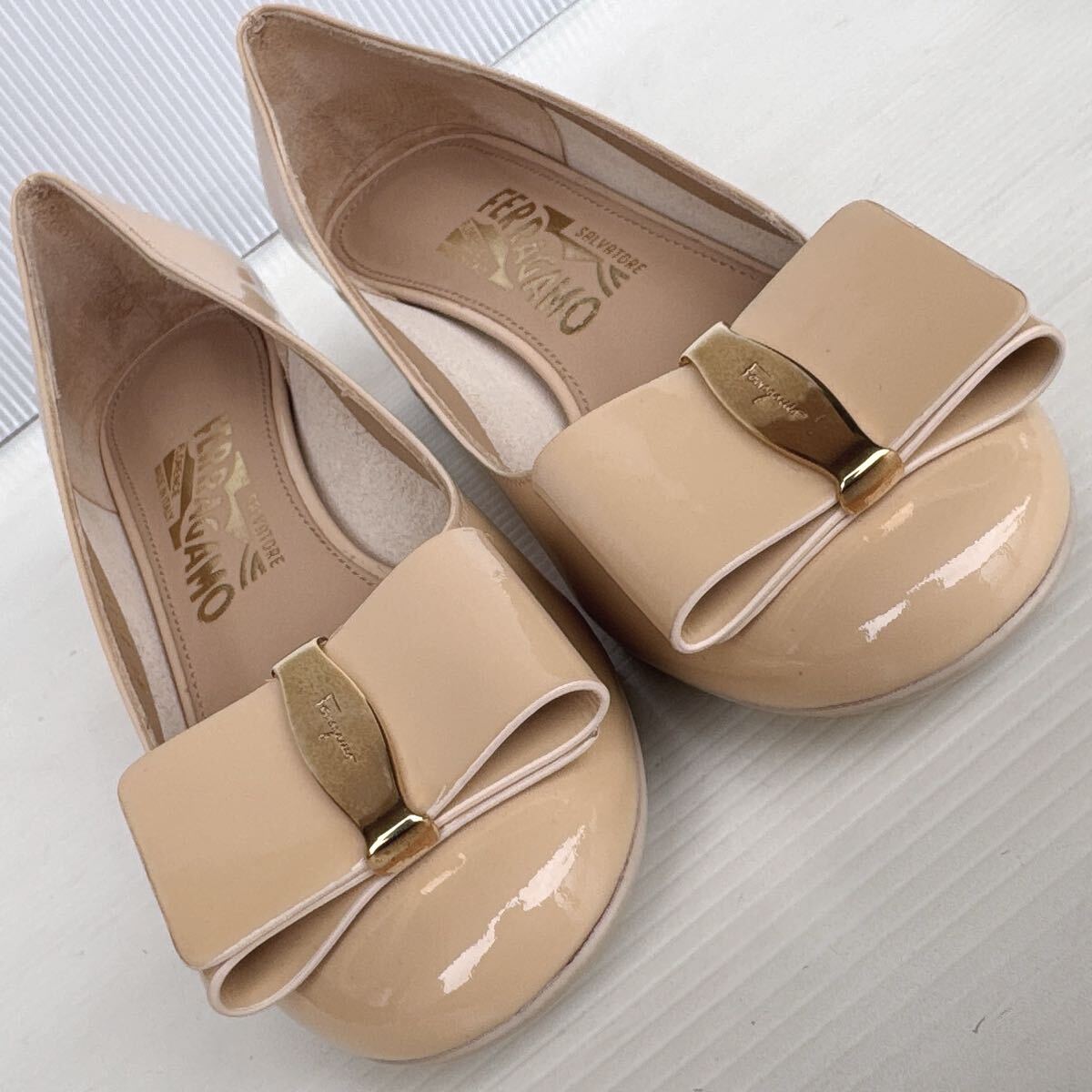 Salvatore Ferragamo VARA Salvatore Ferragamo vela лента low каблук туфли-лодочки ba Rely na плоская обувь обувь re-tis5.5D