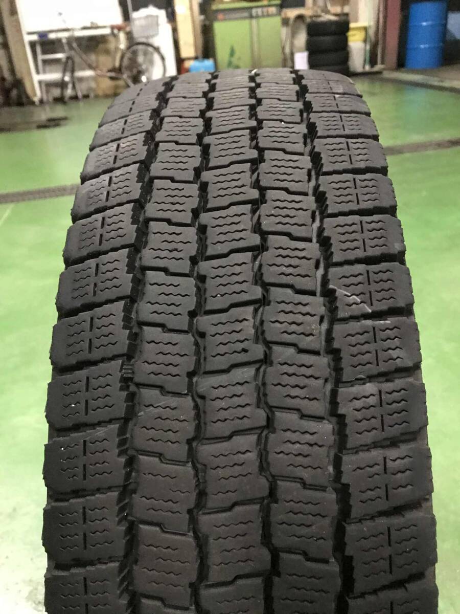 ③ライトトラック用スタッドレス　205/70R16 111/109L LT グッドイヤーアイスナビカーゴ　１本　当方オークションで同サイズ多数出品中_画像2