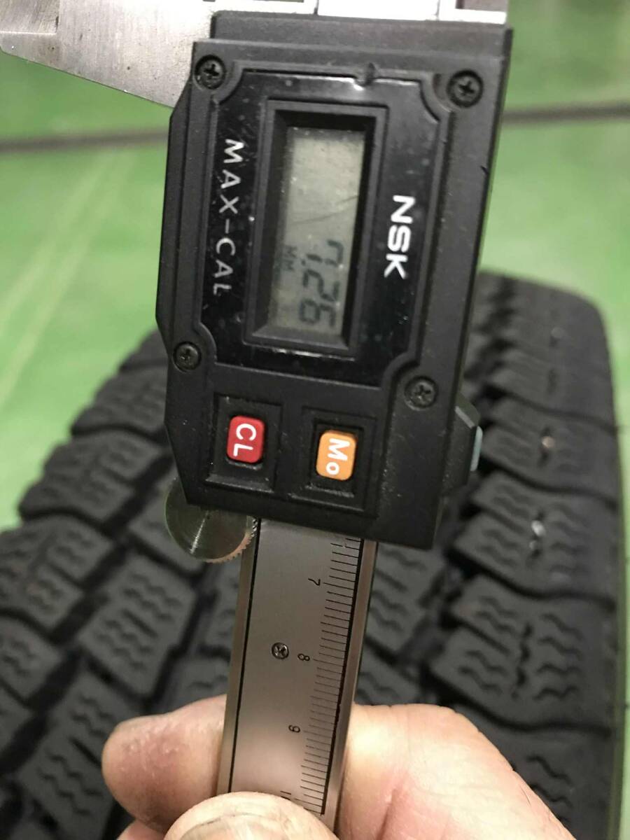 ⑥ライトトラック用スタッドレス　205/70R16 111/109L LT トーヨーDELVEX M934　１本　当方オークションで同サイズ多数出品中_画像6