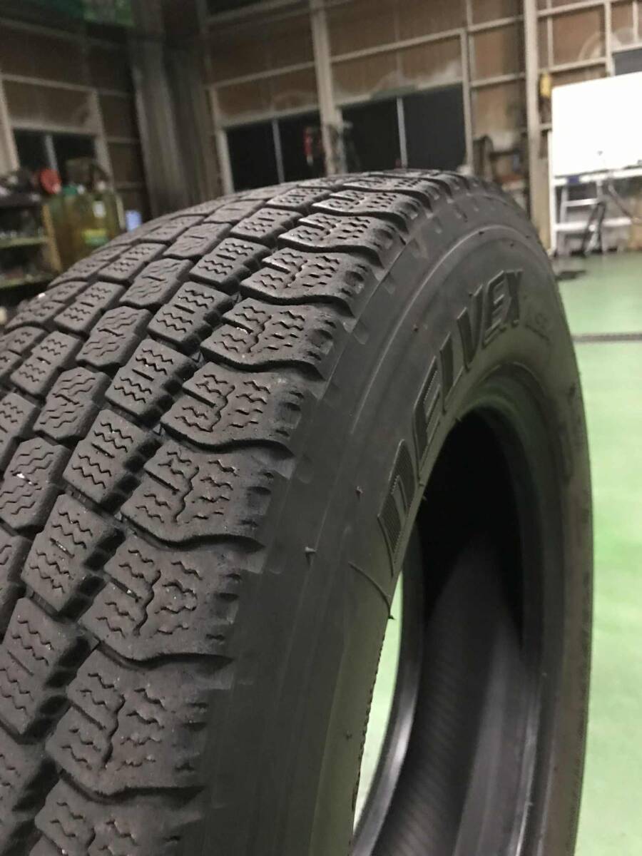 (C) ライトトラック用スタッドレス　205/70R16 111/109L LT トーヨーDELVEX M934　１本　当方オークションで同サイズ多数出品中_画像4