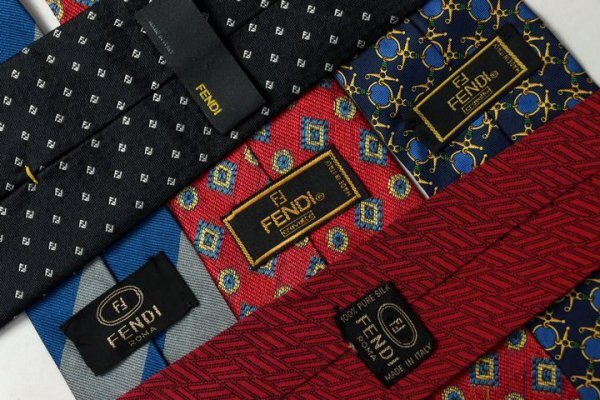 フェンディ ズッカ柄 小紋柄 ストライプ柄 ドット柄 総柄など メンズ ブランド ネクタイ 5点 セット まとめ売り 大量 卸 ts13129_画像3