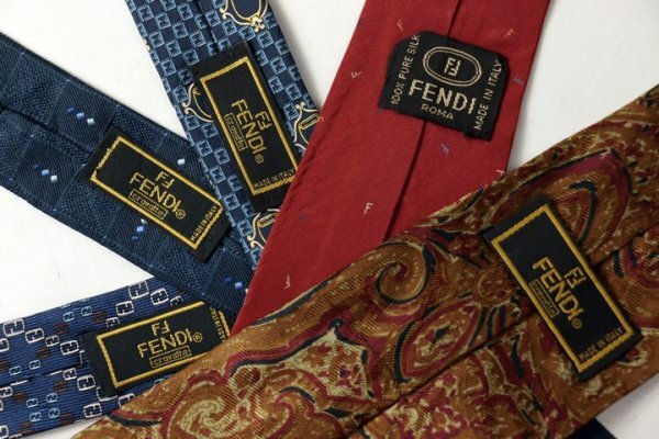  Fendi FENDI Zucca рисунок общий рисунок peiz Lead to мелкий рисунок рисунок .. рисунок мужской бренд галстук 5 позиций комплект продажа комплектом много .ts13400