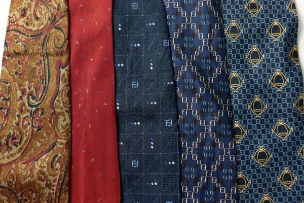  Fendi FENDI Zucca рисунок общий рисунок peiz Lead to мелкий рисунок рисунок .. рисунок мужской бренд галстук 5 позиций комплект продажа комплектом много .ts13400