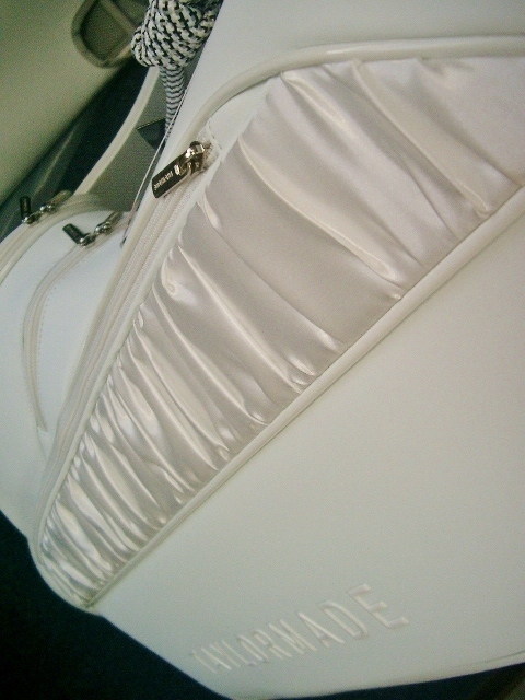 未使用　テーラーメイド　レディース　エレガンス・デザイン　タックリボン風　合皮レザー　オフ白グレー　ゴルフバッグ_画像5