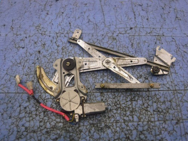 【青森発】中古 フォレスター TA-SG5 右Fドアレギュレータ・モーター 61188SA021 ※状態 車体情報等 説明欄要確認_画像1