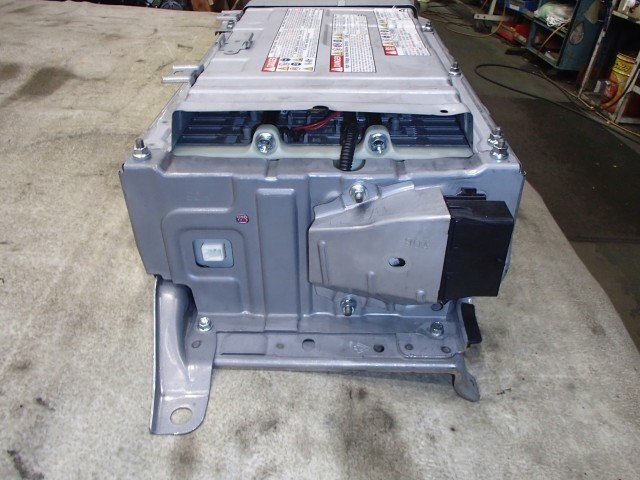 【青森発】中古 アクア HV・EV・FCVバッテリー G9510-52031 ※状態 車体情報等 説明欄要確認【個人宛は支店止め配送】_画像3