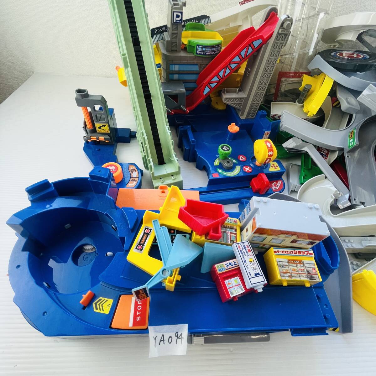 (ヤ)YA094【トミカタウンまとめ】タカラトミー TAKARA TOMY ダブルアクショントミカビル 出動！消火！レスキューベース トミカワールド_画像3