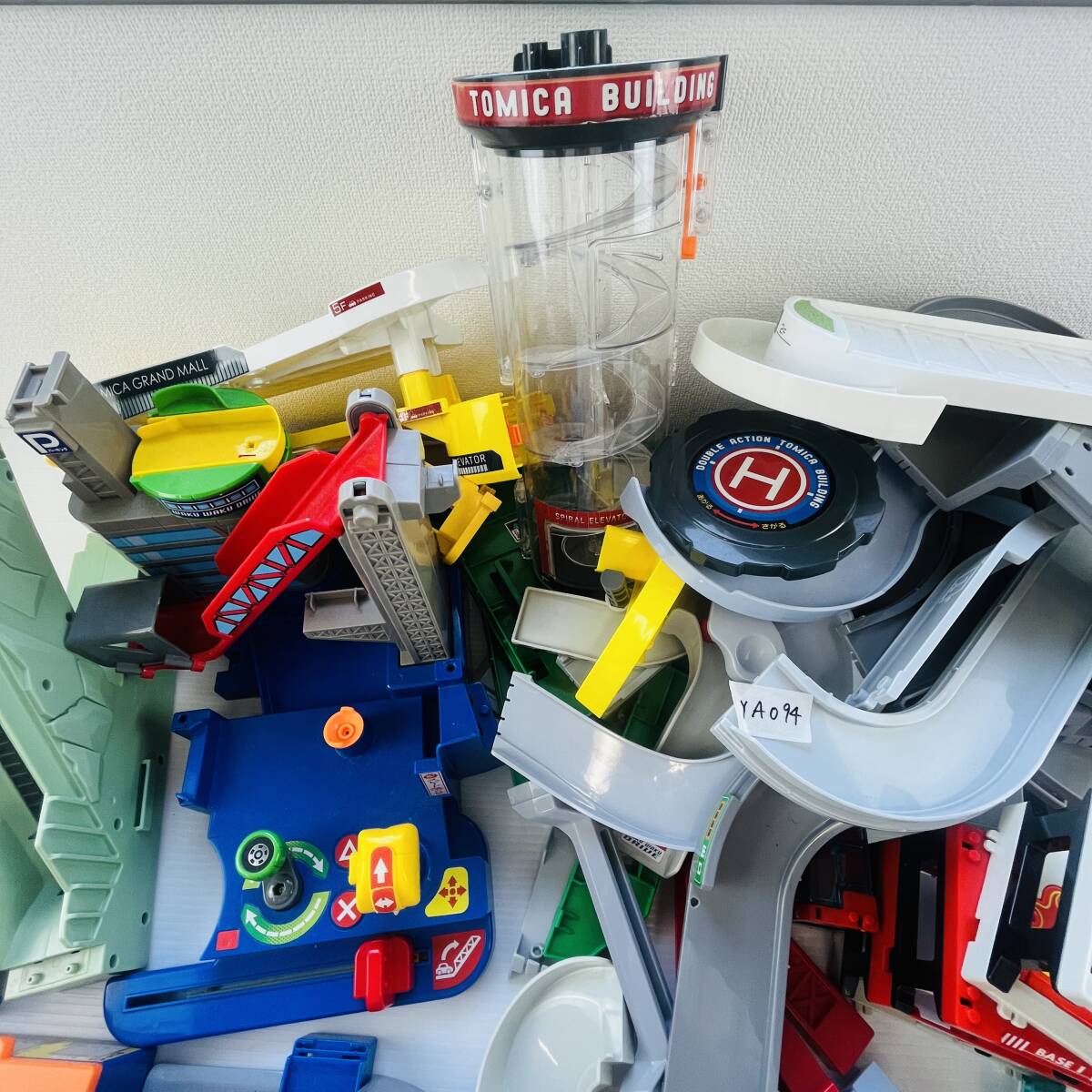 (ヤ)YA094【トミカタウンまとめ】タカラトミー TAKARA TOMY ダブルアクショントミカビル 出動！消火！レスキューベース トミカワールド_画像7