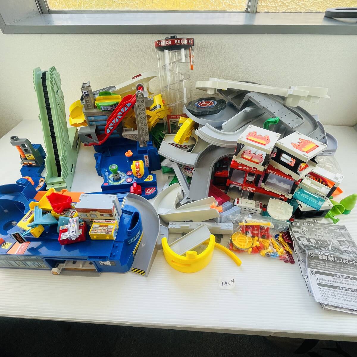 (ヤ)YA094【トミカタウンまとめ】タカラトミー TAKARA TOMY ダブルアクショントミカビル 出動！消火！レスキューベース トミカワールド_画像10