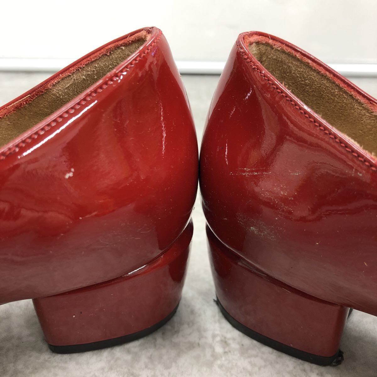 Salvatore Ferragamo туфли-лодочки vala лента vala Италия производства плоская обувь красный эмаль красный примерно 24.5cm