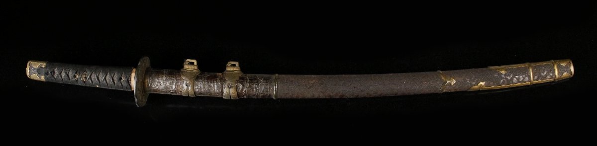 [LIG] маленький река дом .. товар Kumamoto префектура старый дом магазин . 9 .. длинный меч .84. чёрный . кожаная оплетка рисунок гравировка металлические принадлежности металлический земля .. гарда меча экстерьер меч принадлежности [.QE]25.11