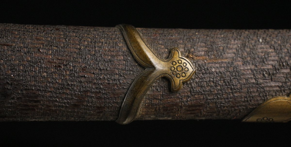 [LIG] маленький река дом .. товар Kumamoto префектура старый дом магазин . 9 .. длинный меч .84. чёрный . кожаная оплетка рисунок гравировка металлические принадлежности металлический земля .. гарда меча экстерьер меч принадлежности [.QE]25.11