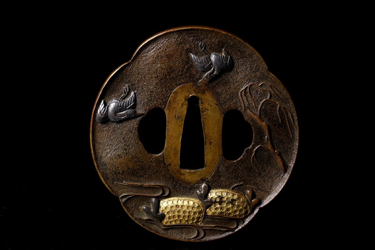 【LIG】江戸期 銅地 金銀銅象嵌 柳流水鳥図大鍔 8.2㎝ 刀装具 時代武具 コレクター収蔵品 [.QR]25.10_画像7