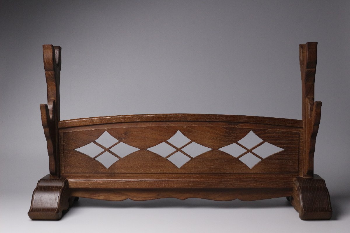 【LIG】時代 木造 透彫四割菱紋 刀掛 53㎝ 二本掛 刀架 刀装具 旧家収蔵品 [.R]25.11_画像3