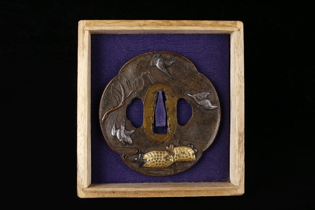 【LIG】江戸期 銅地 金銀銅象嵌 柳流水鳥図大鍔 8.2㎝ 刀装具 時代武具 コレクター収蔵品 [.QR]25.10_画像10