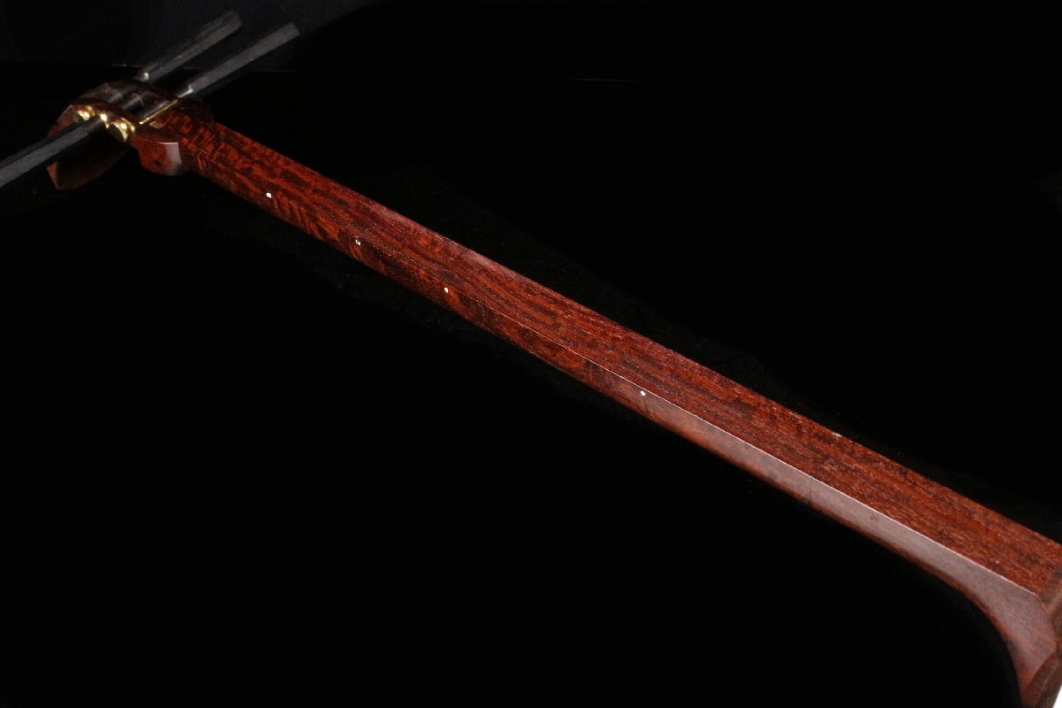 【LIG】最高級 三味線 紅木 東さわり K9刻印 金細 二本溝 子持綾杉胴 ケース付 和楽器 弦楽器 [.EP]25.10_画像3