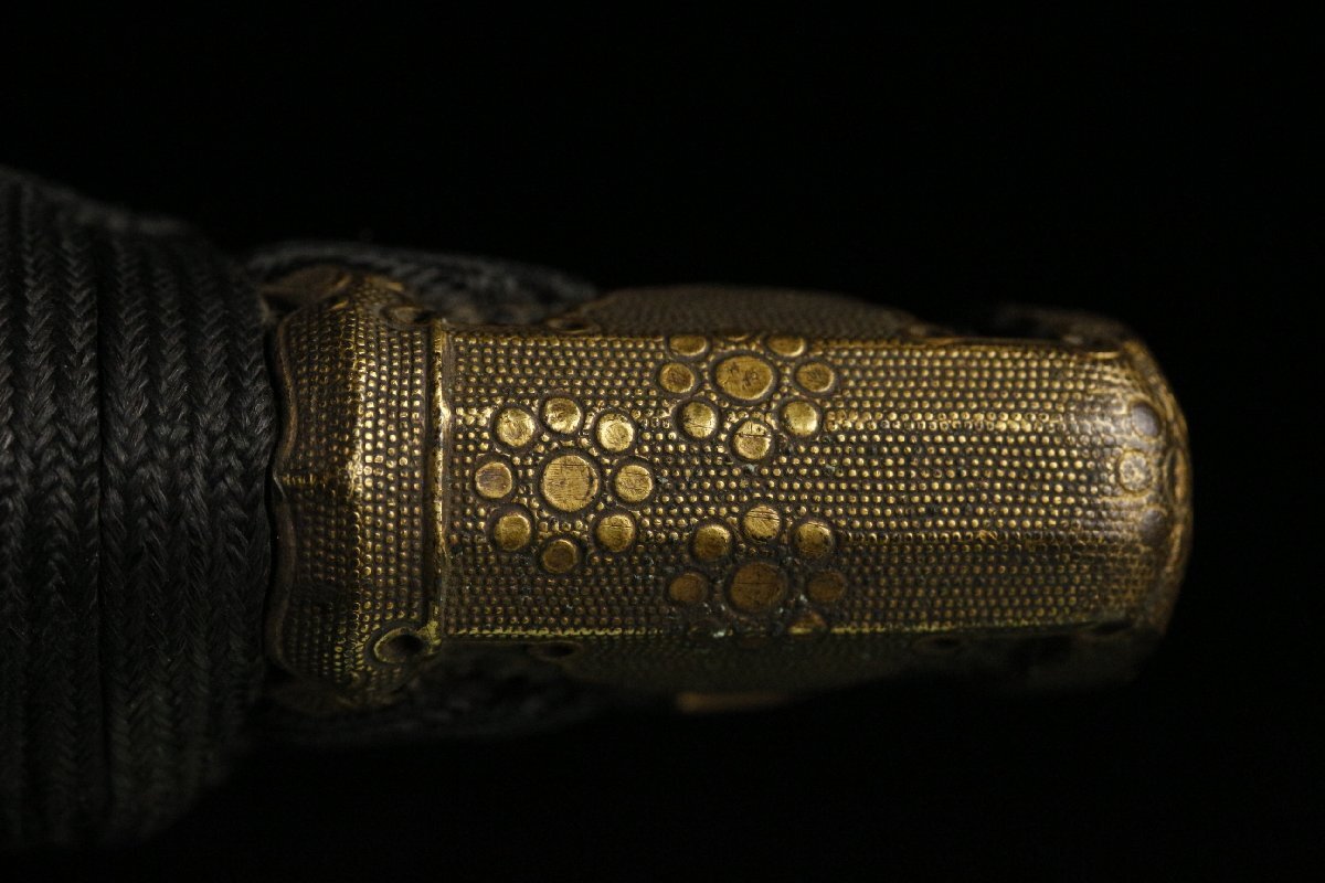 [LIG] маленький река дом .. товар Kumamoto префектура старый дом магазин . 9 .. длинный меч .84. чёрный . кожаная оплетка рисунок гравировка металлические принадлежности металлический земля .. гарда меча экстерьер меч принадлежности [.QE]25.11