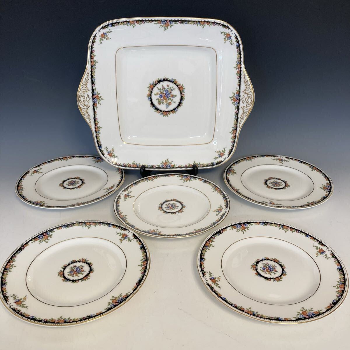 WEDGWOOD ウェッジウッド オズボーン 黒壺 手付きスクエア大皿&ケーキプレート5枚 イングランド製 USED ビンテージ品 中古品_画像1