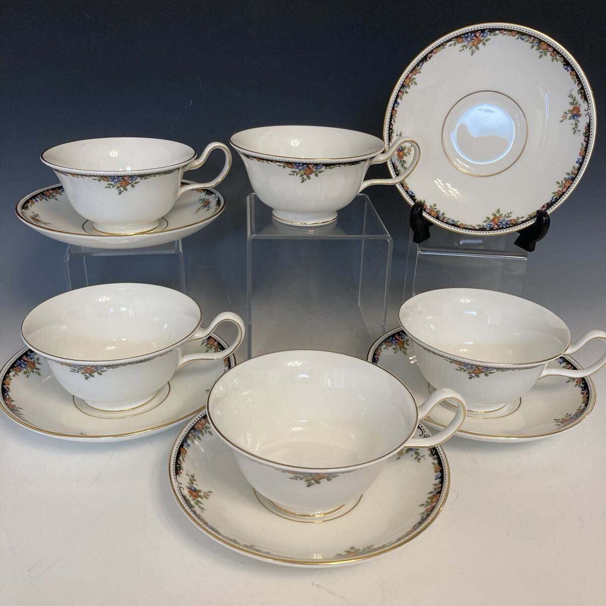 WEDGWOOD イングランド製 黒壺 ウェッジウッド オズボーン　ティーカップ＆ソーサー５客（ピオニー）USED ビンテージ 中古品_画像1