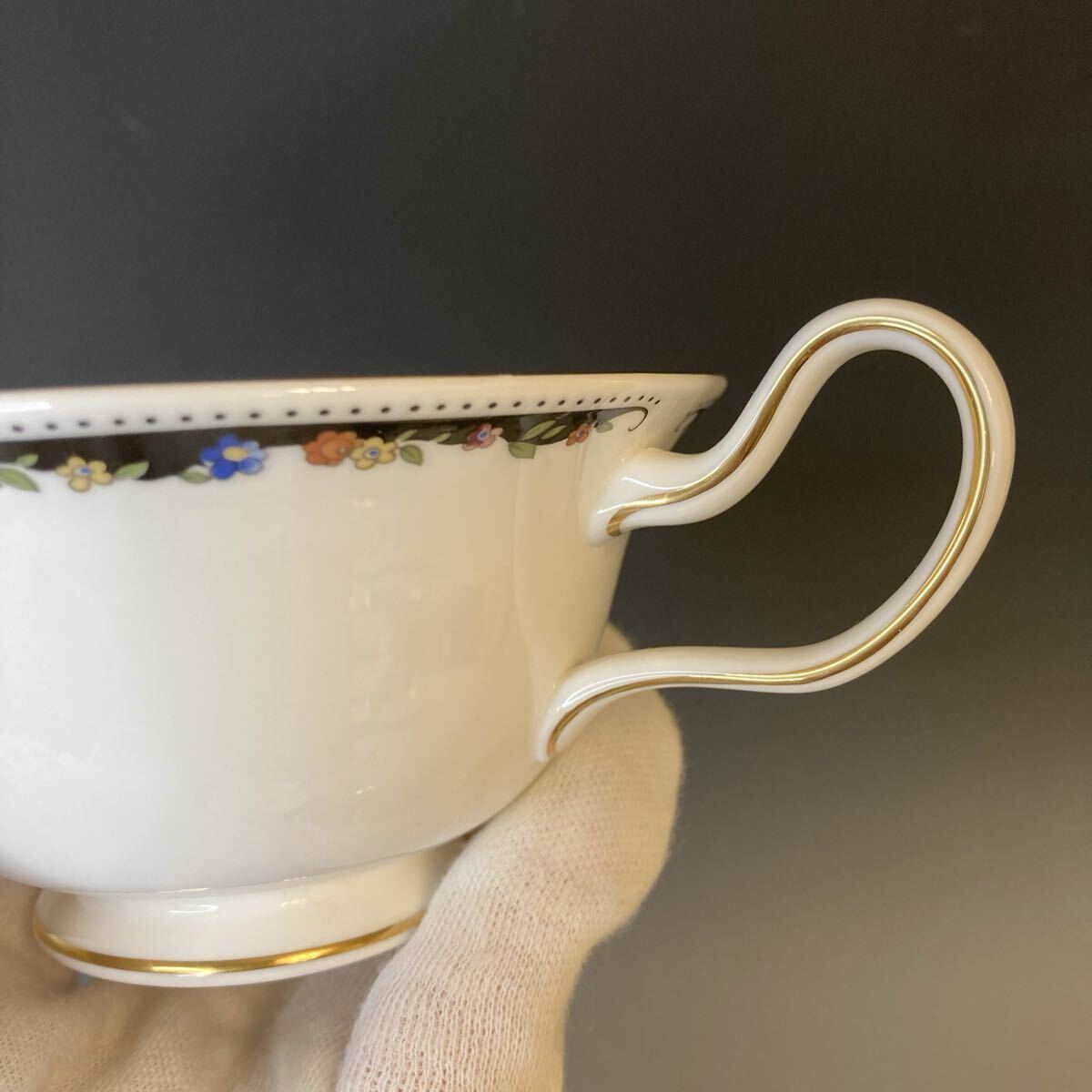 WEDGWOOD イングランド製 黒壺 ウェッジウッド オズボーン　ティーカップ＆ソーサー５客（ピオニー）USED ビンテージ 中古品_画像5