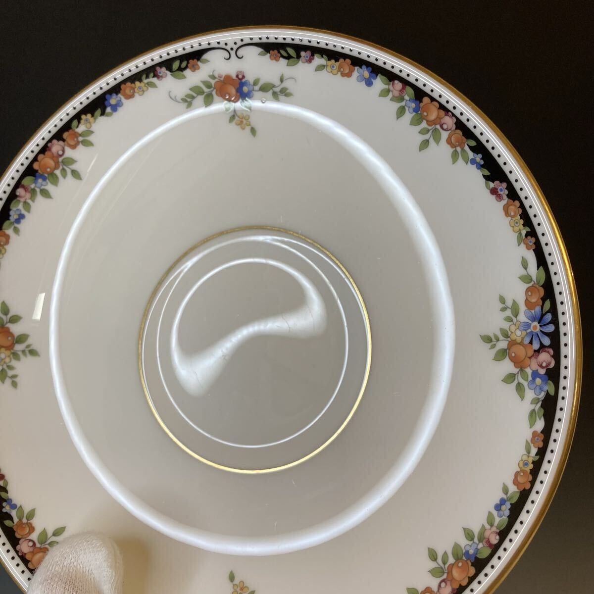 WEDGWOOD イングランド製 黒壺 ウェッジウッド オズボーン　ティーカップ＆ソーサー５客（ピオニー）USED ビンテージ 中古品_画像8