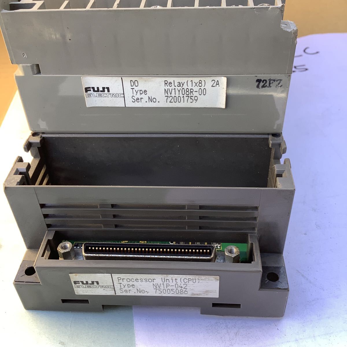 富士電機　古い PLCユニット【MICREX−F F55】中古品一般通電まで済みです。現状渡し品です。_画像5