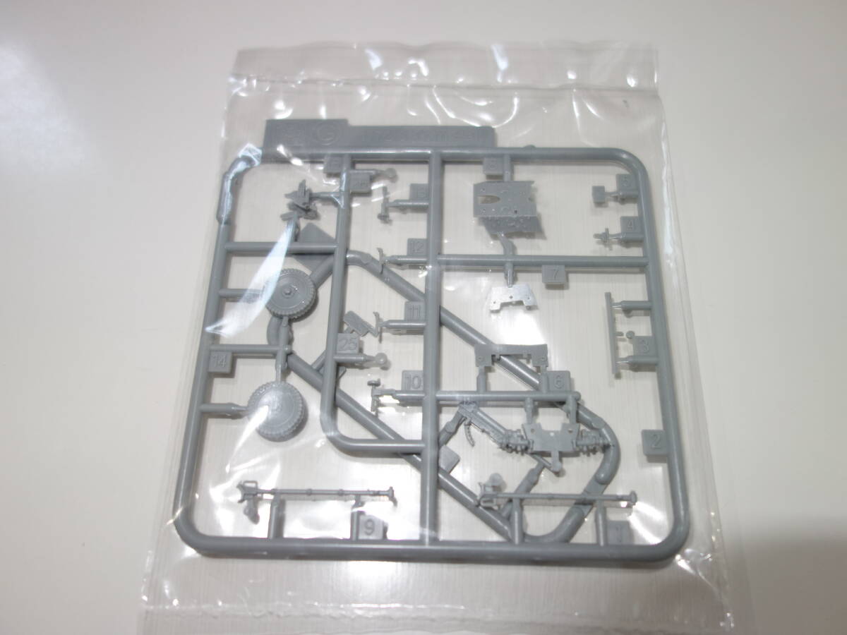 ドラゴン 7377 クルップ プロッツェ（kfz.70 6×4 兵員輸送車）1/72 パーソネル キャリア プラモデル_画像6