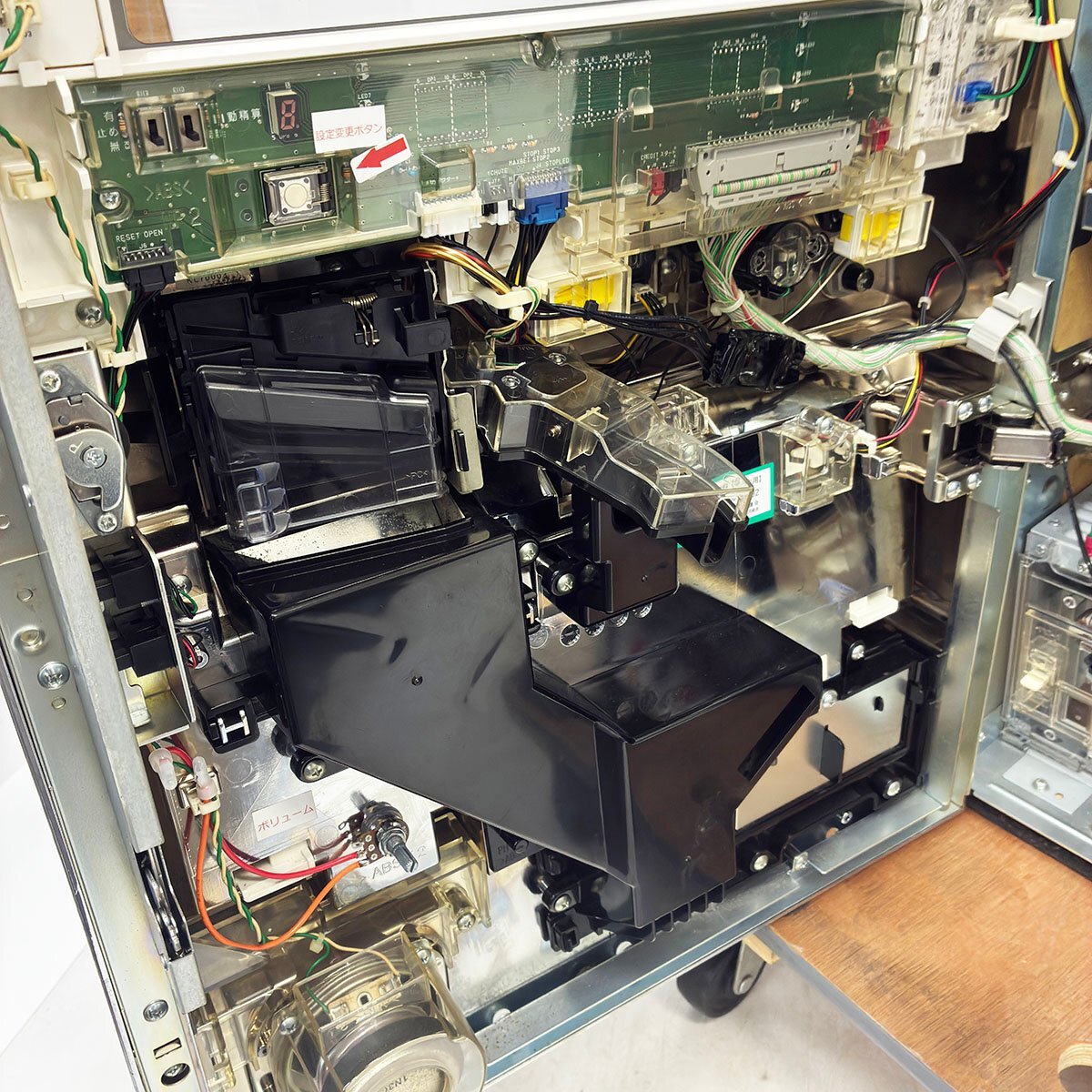 引取限定◆スロット実機 北電子 ファンキージャグラー/KK コイン不要機付き ドアキー 設定キー◆広島県福山市 [N8264]_画像6