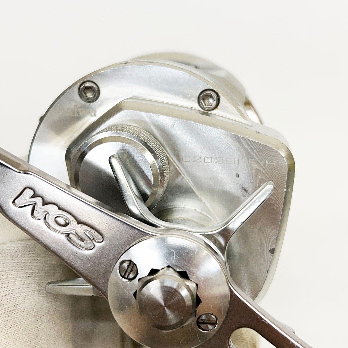 ジャンク品 Daiwa ダイワ RYOGA リョーガ ベイジギング C2020PE-H 右ハンドル ベイトリール SOMハンドルに交換済み [R16461]_画像2