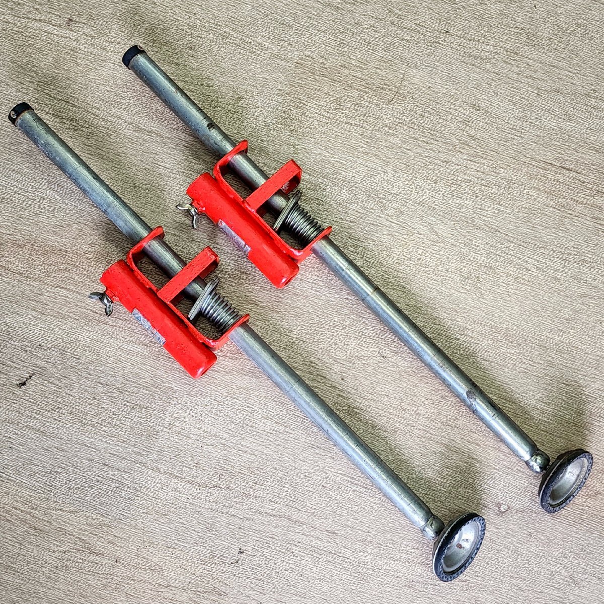 中古品 本宏製作所 777 スリーセブン 脚立安全ストッパー S-1 2本セット 丸パイプ脚立専用 φ25.4～φ28.6 最大荷重100kg [Q1882]_画像1