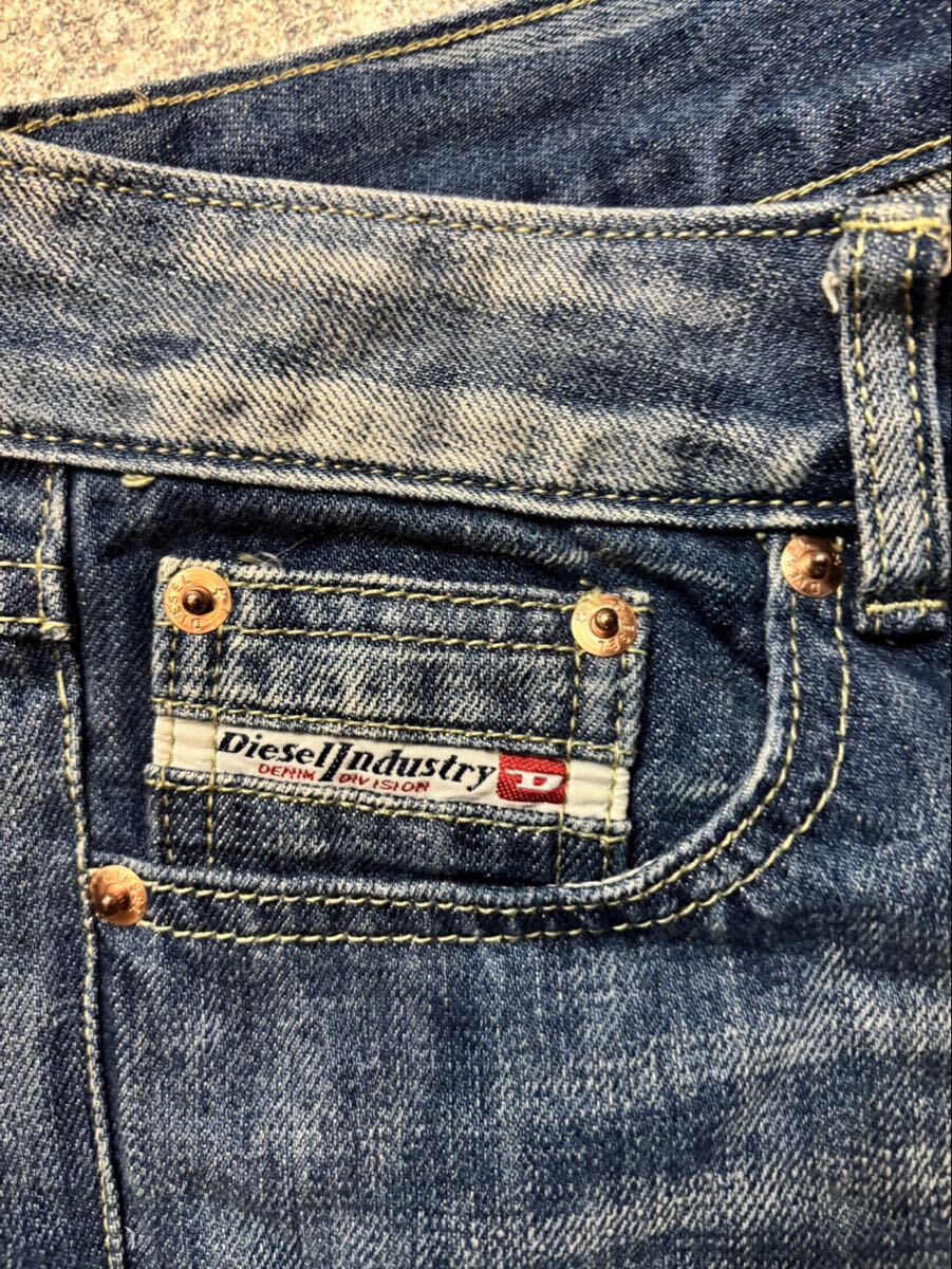 DIESEL イタリア製 W29 デニムパンツ 激渋 鬼フェード ディーゼル ロゴ刺繍 インディゴ ブーツカット フレアパンツ ボトムス 古着 USED _画像5