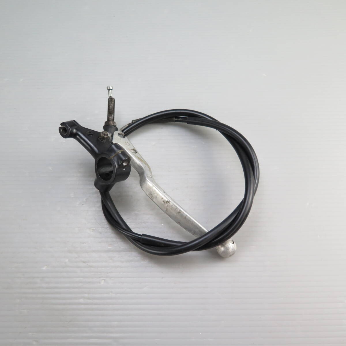 ◇ウルフ50 WOLF50 [NA11A] 純正 クラッチホルダー レバー ワイヤケーブル 中古 スズキ SUZUKI RG50Γ ガンマ KR071015　10_画像2