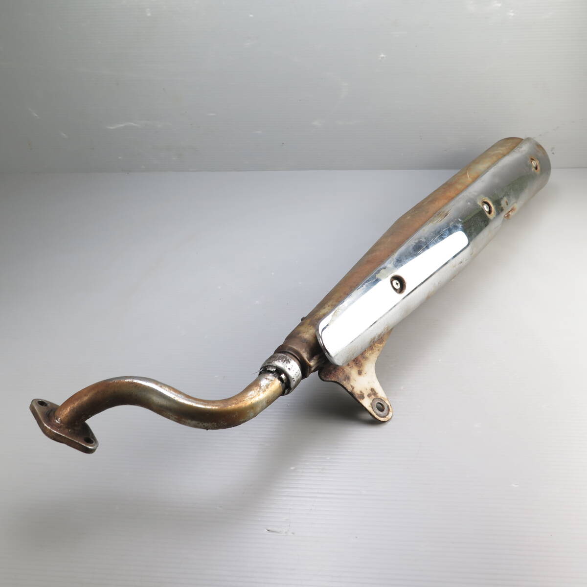 ◇メイト50 V50D [UA04J] Mate 純正マフラー/エキゾーストパイプ エキパイ/ サイレンサー ステー V50N ニュースメイト 2st 12V KR071028 54_画像4