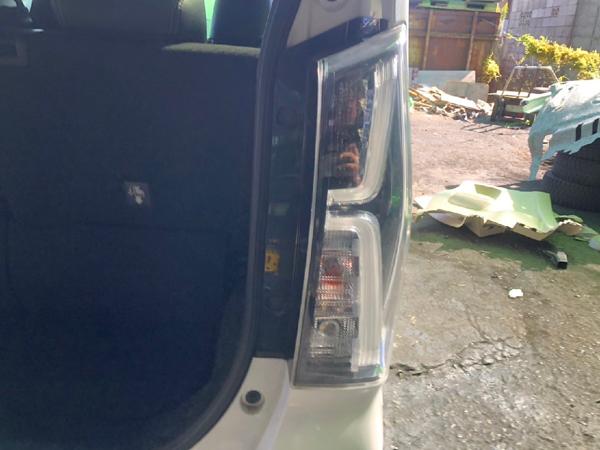 R1年 LA650S タント カスタム 右テールランプ KOITO:220-69075 中古品 即決 0020503 251120 TK 工場棚_画像2