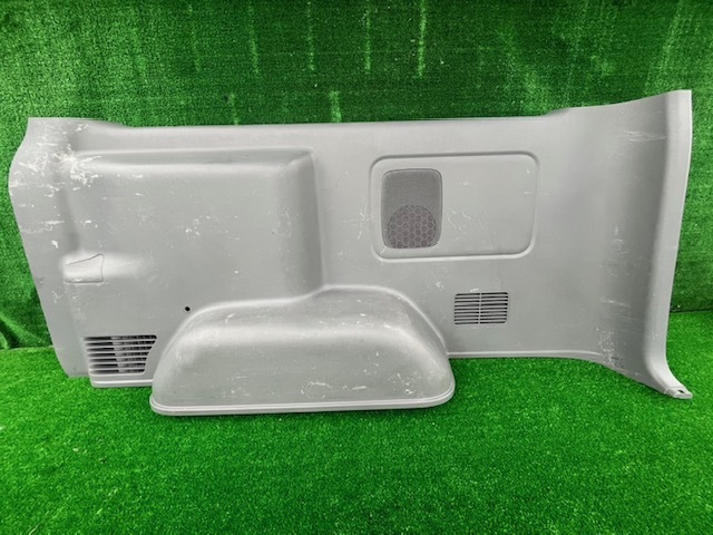 H20年 200系ハイエース スーパーGL 右リア クォータートリム 中古品 即決 0029712 250909 M 0090340内_画像1