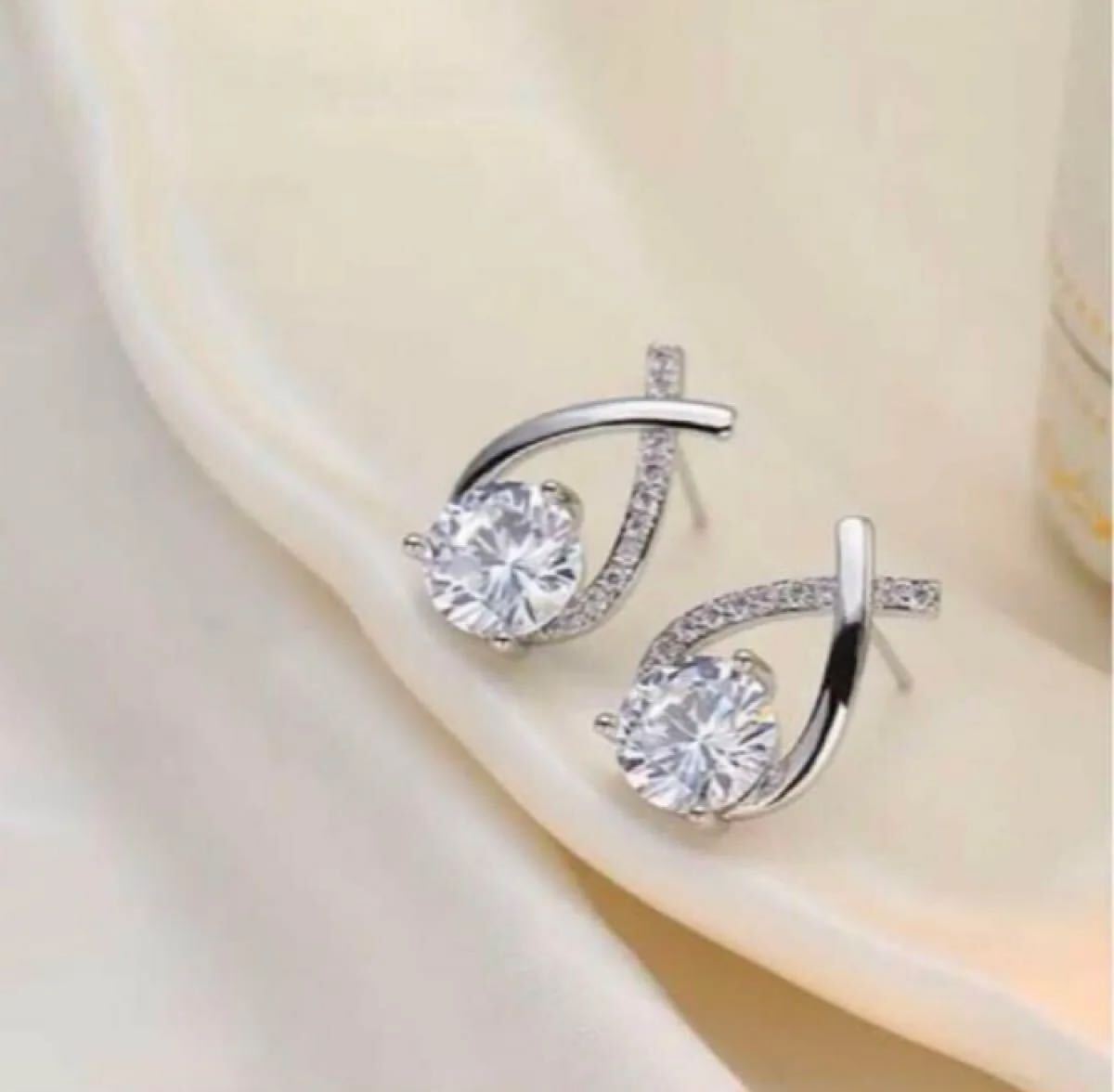 ピアス シルバージルコニア キラキラ おしゃれかわいい 18kコーティング クロス キュービックジルコニア 大粒 大人 ティアドロップピアス _画像5