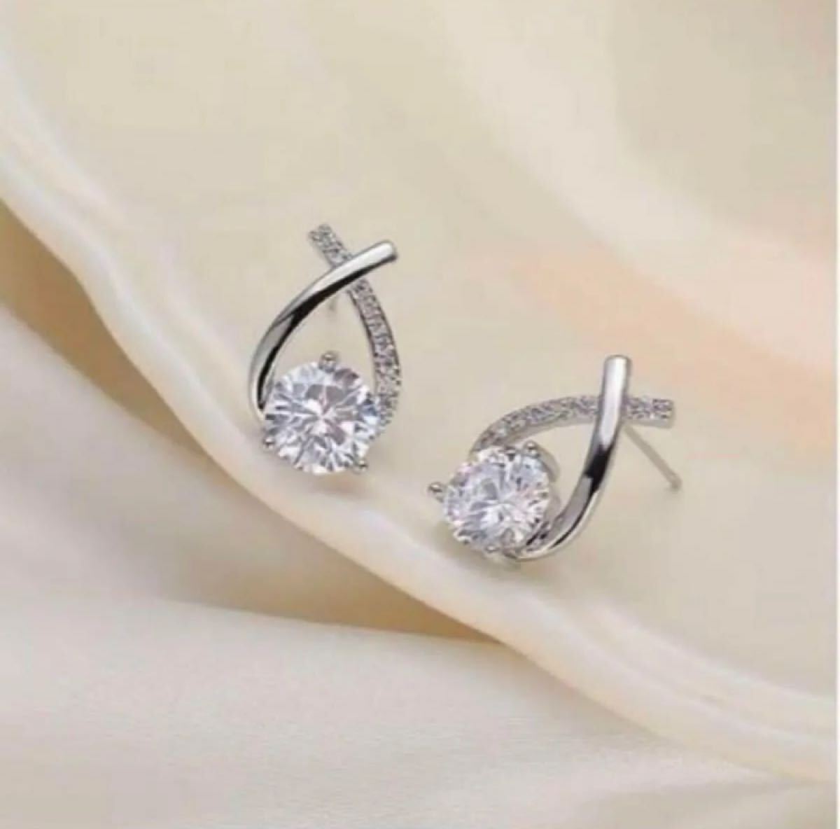 ピアス シルバージルコニア キラキラ おしゃれかわいい 18kコーティング クロス キュービックジルコニア 大粒 大人 ティアドロップピアス _画像4