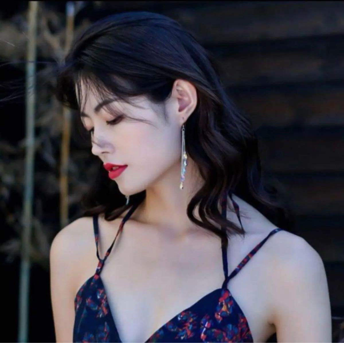 ゆらゆら揺れる上品なロングチェーンピアス_画像1