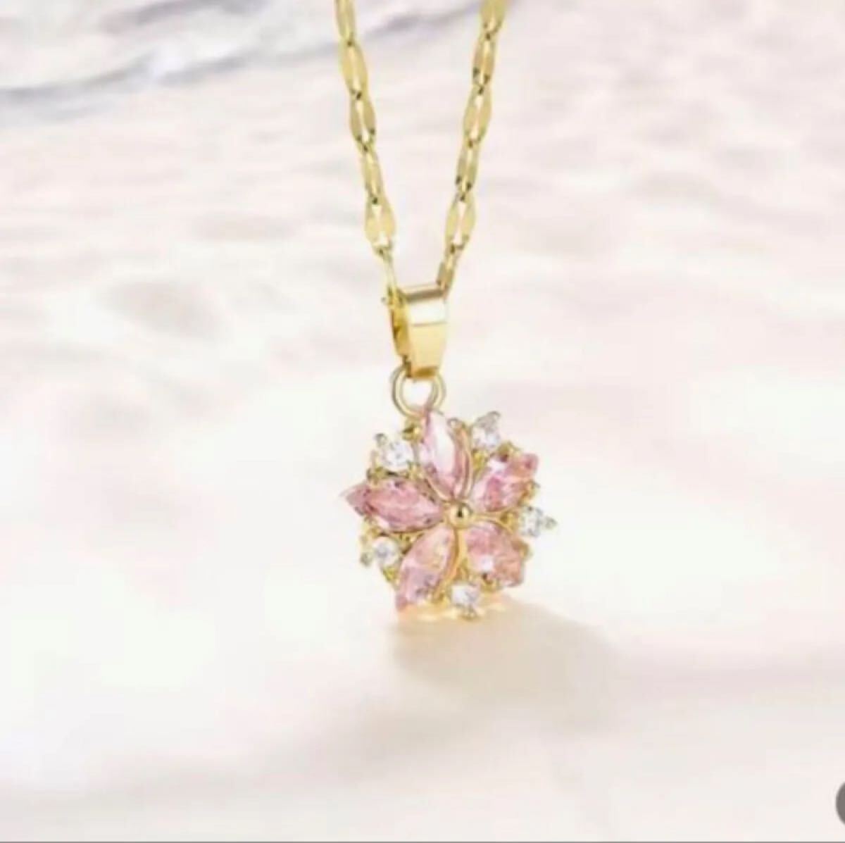 桜 花 ネックレス ピンク ジルコニア キラキラ キュートなアクセサリー サクラ ゴールド ペンダント シンプル カジュアル ジュエリー_画像3
