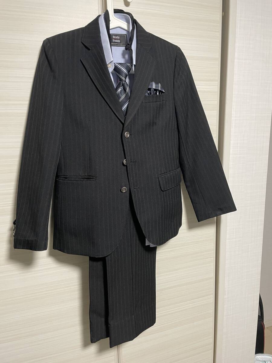 【used】男児 フォーマルスーツ 入学式 卒業式 150cmサイズ 黒・ストライプ 5点セット(ジャケット、パンツ、シャツ、ネクタイ、チーフ)_画像3