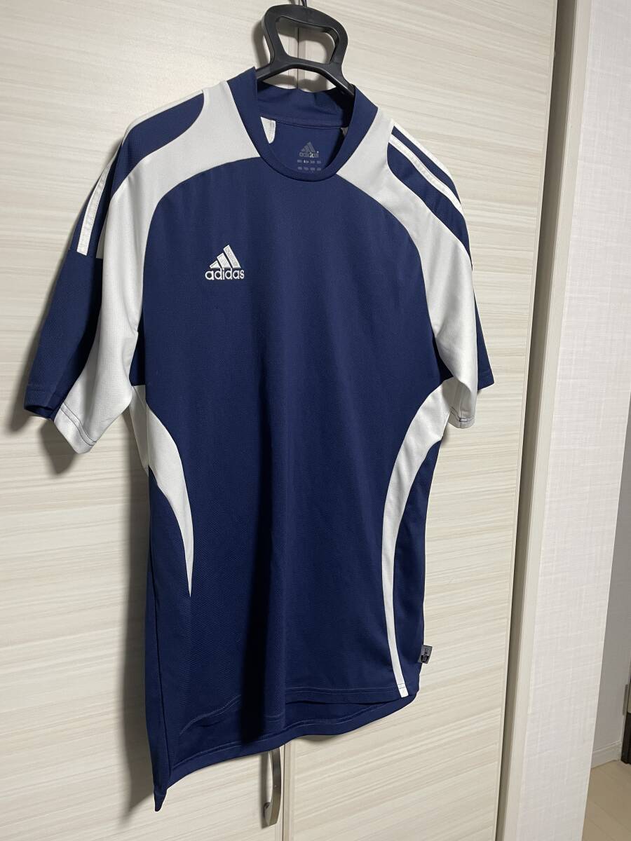 ADIDAS アディダス ユニ プラクティスシャツ 紺 Lサイズ ②（used） ～サッカー、フットサル、スポーツ、部活、合宿、ジム、トレーニング～_画像2