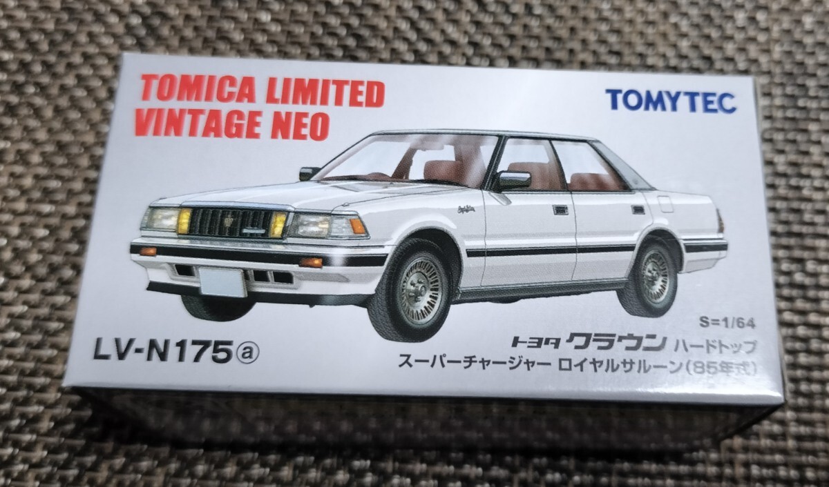 トミカリミテッドヴィンテージ ネオ 1/64 TLV-N175a トヨタ クラウン ハードトップ スーパーチャージャー ロイヤルサルーン（85年式）白_画像1