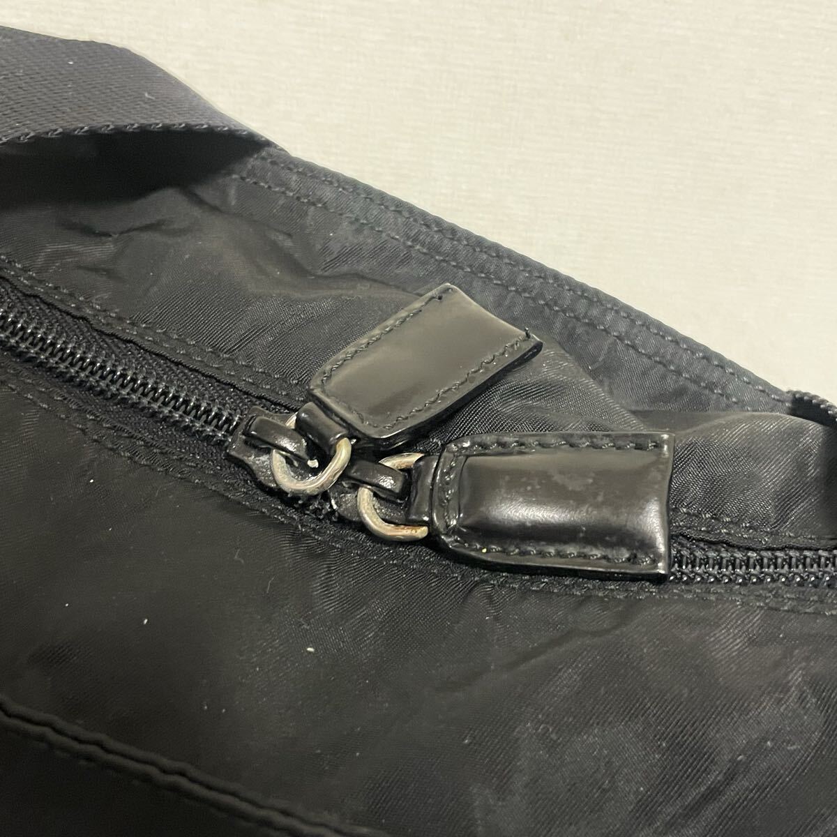 1 иен старт! превосходный товар PRADA Prada нейлон большая сумка треугольник Logo te Hsu to сумка на плечо черный NEROpokono большая вместимость 