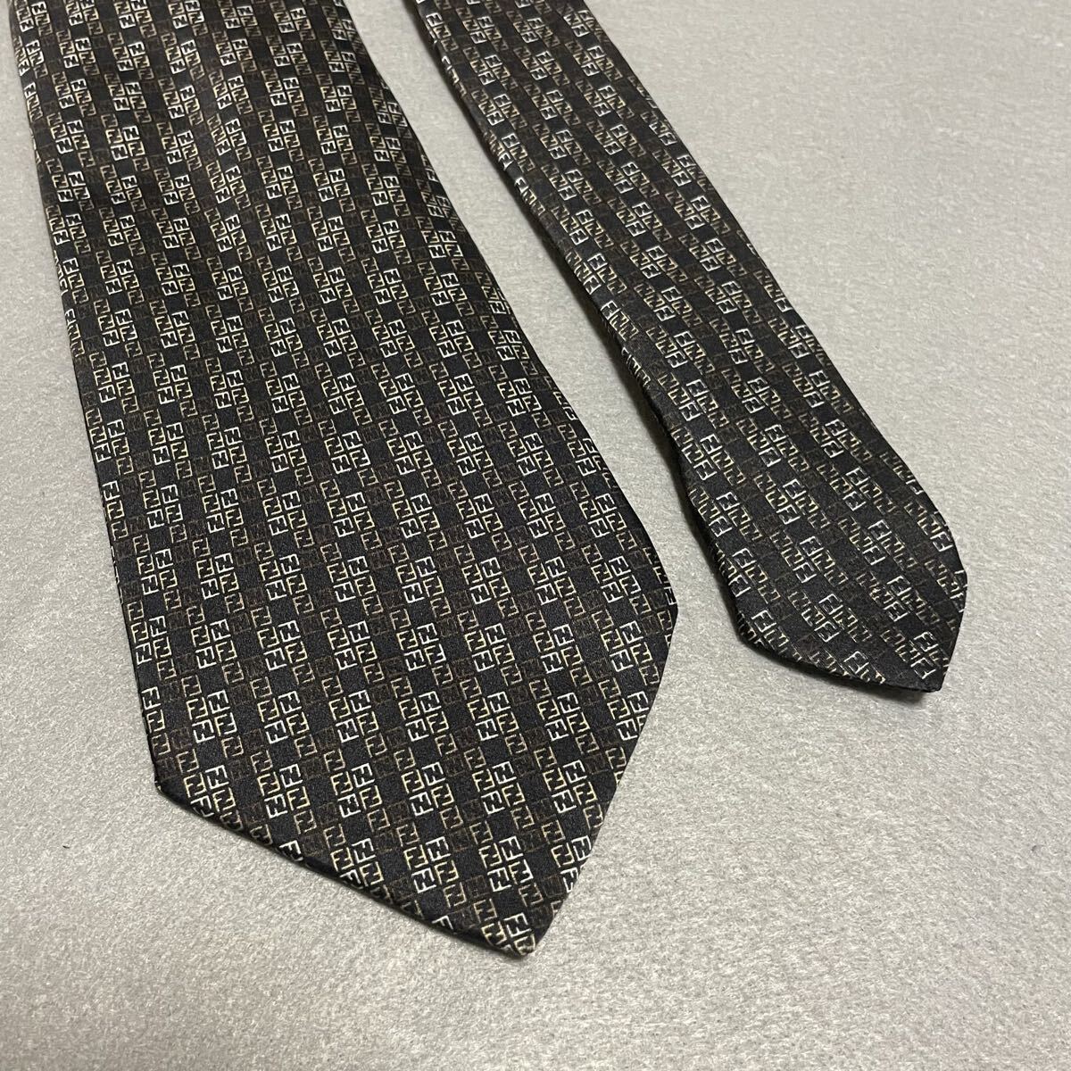 1 иен старт! не использовался класс FENDI Fendi Zucca рисунок шелк 100 галстук Италия производства черный общий рисунок бизнес постоянный Thai 