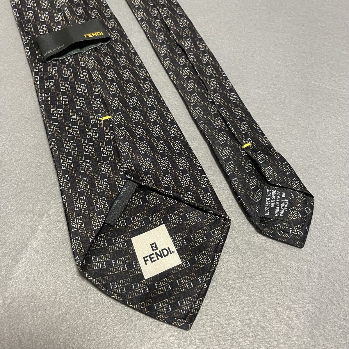 1 иен старт! не использовался класс FENDI Fendi Zucca рисунок шелк 100 галстук Италия производства черный общий рисунок бизнес постоянный Thai 