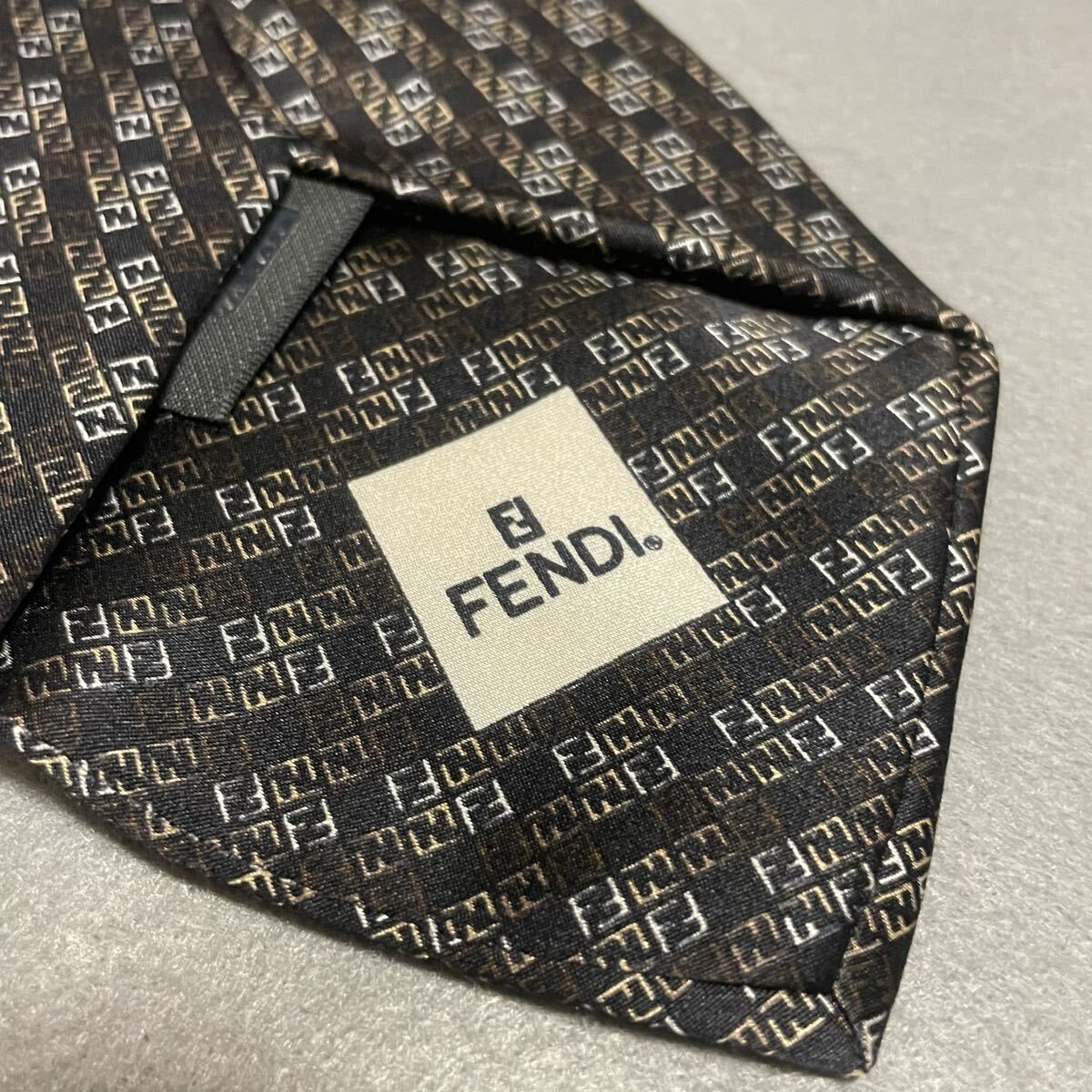 1 иен старт! не использовался класс FENDI Fendi Zucca рисунок шелк 100 галстук Италия производства черный общий рисунок бизнес постоянный Thai 