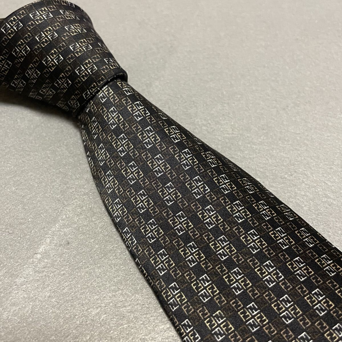 1 иен старт! не использовался класс FENDI Fendi Zucca рисунок шелк 100 галстук Италия производства черный общий рисунок бизнес постоянный Thai 