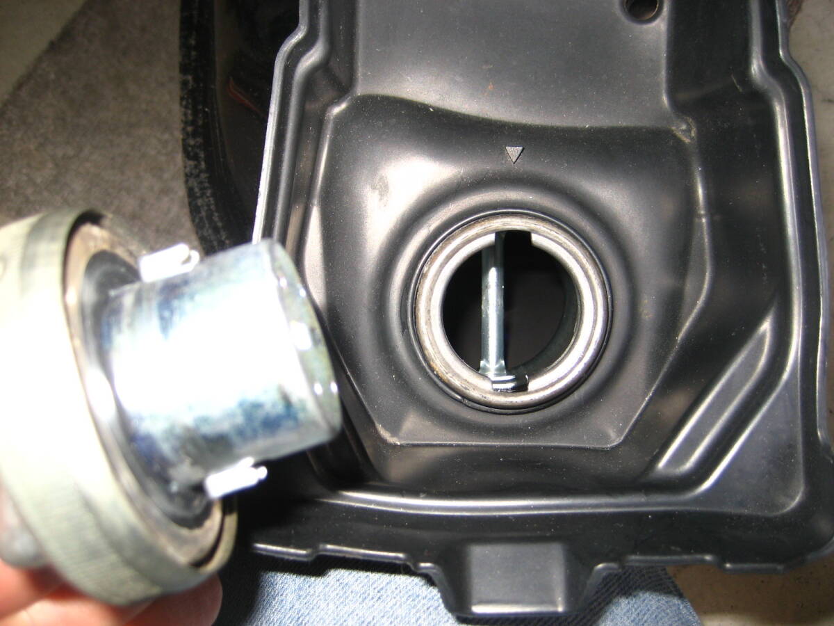 ホンダ PCX125 JF28 ガソリンタンク 燃料ポンプ付属 動作品 フューエルタンク　☆彡前期型_画像4