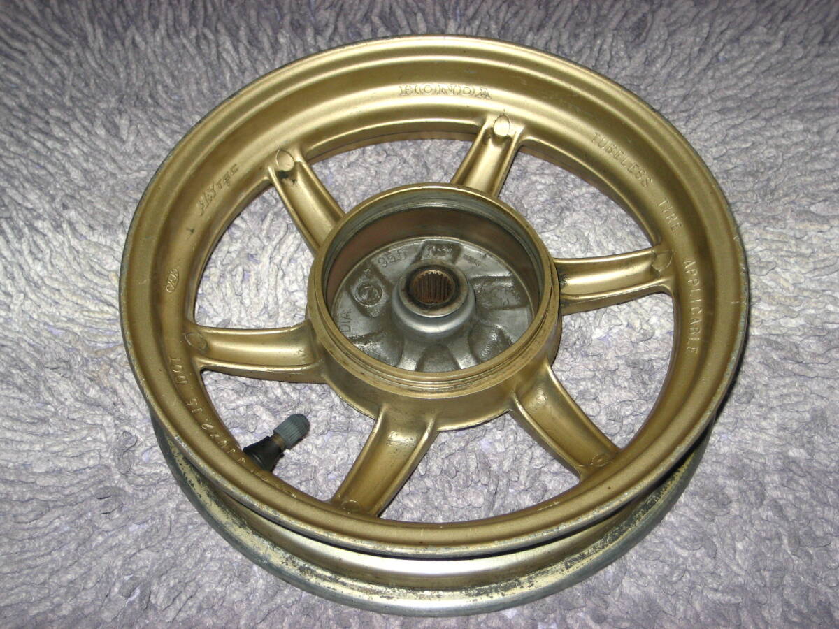 HONDA　 ライブディオZX AF35　リアホイール　　☆彡純正パーツ_画像2