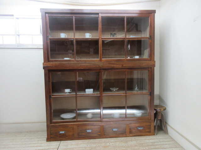 特大!古い木味モールガラスの4杯引出重ね収納棚高さ210㎝G133 アンティーク家具重ねガラス戸棚陳列棚食器棚店舗什器カフェ什器無垢材古家具_画像3